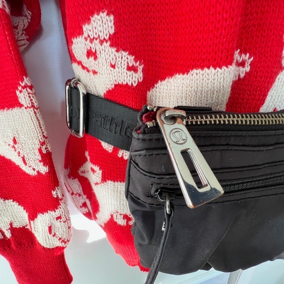 Lululemon Waist Bag Travel Sling Black Cross Body Chunky Metal Zip Front Pocket - Picture 8 of 9